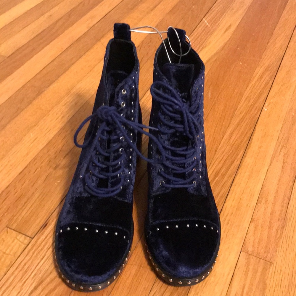 Brand new Marc Fisher velvet navy boots size 7 1/2